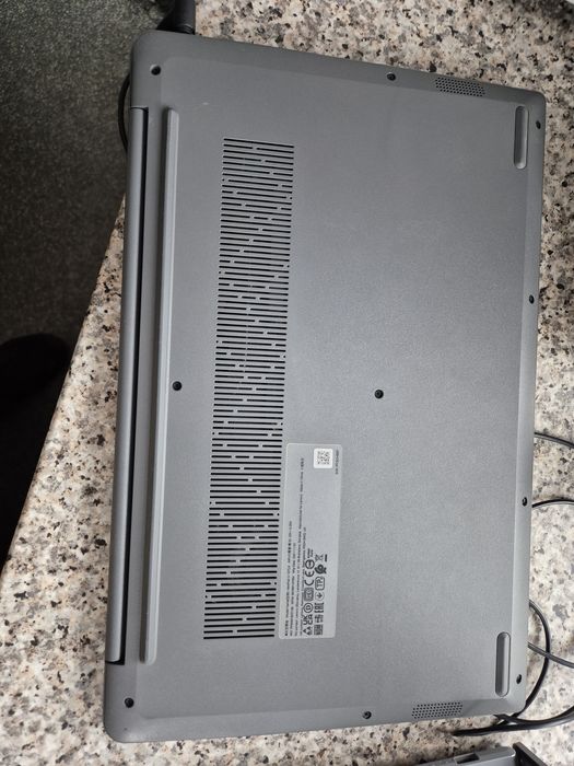 Продавам лаптоп Lenovo 15 инч.