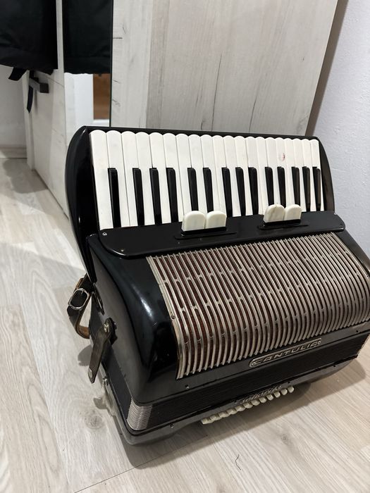 Vand acordeon Cantulia cu 72 de basi