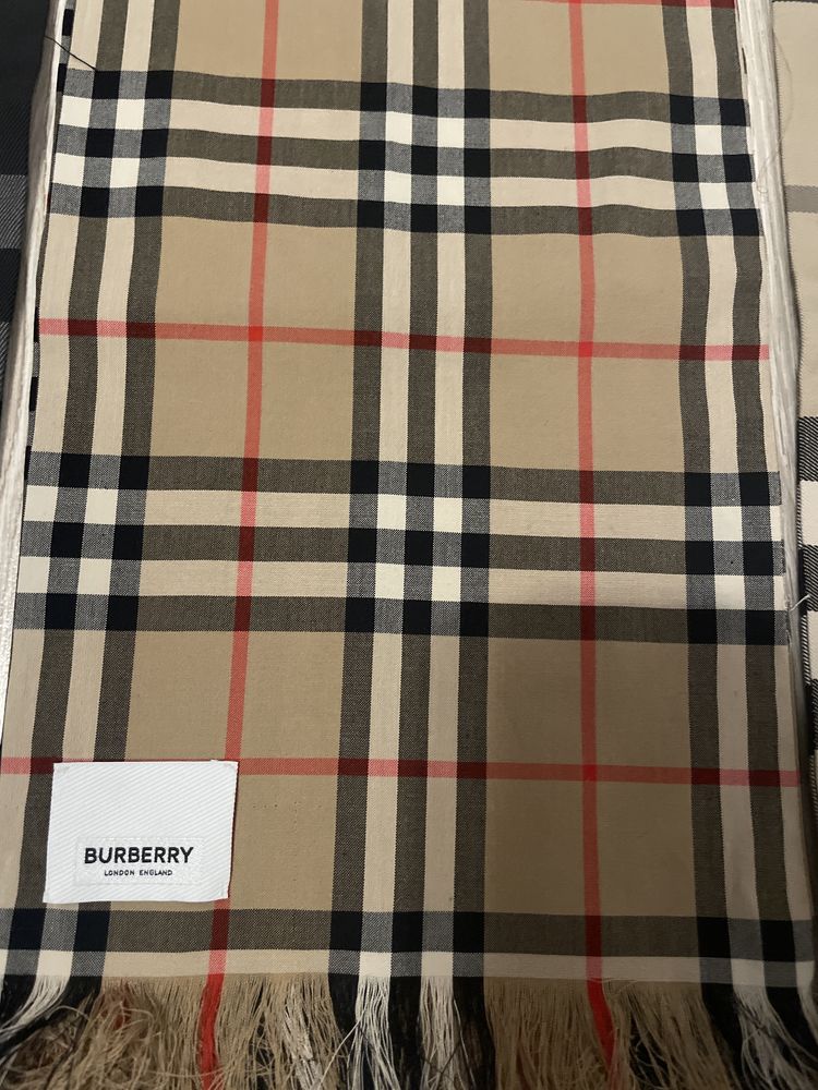 Esarfa burberry (dama/barbati)