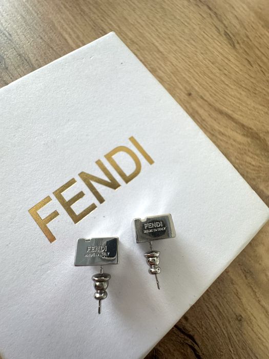 Сребристи Обеци Fendi