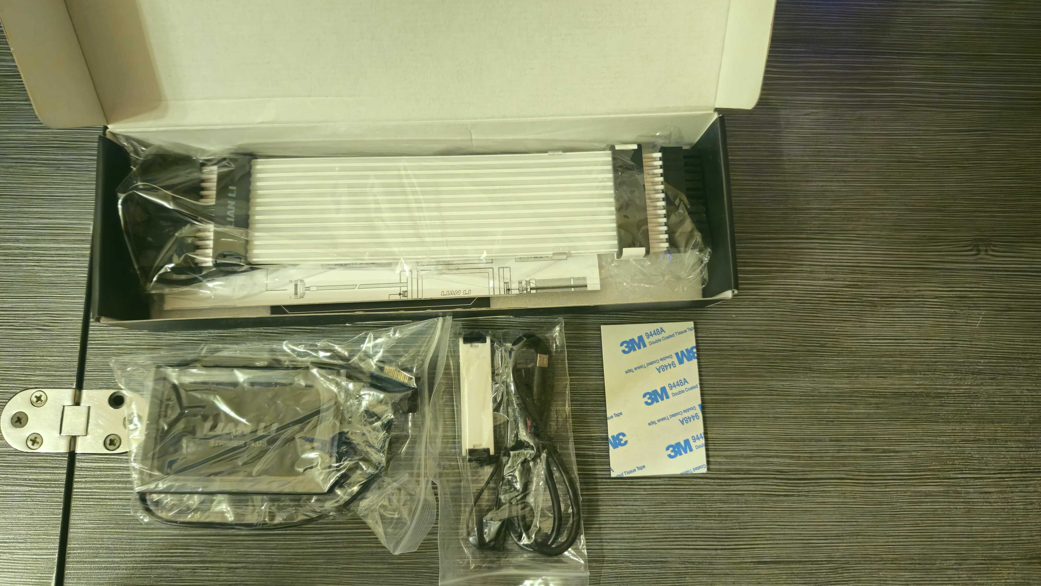 Lian Li Strimer Plus V2 24-pin питание мат.платы с RGB подсветкой