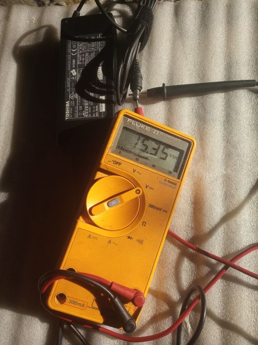 Alimentator Toshiba 15V-5A,19V- 6,3 A - 100-240V