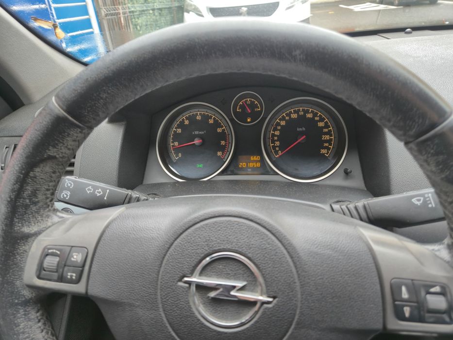 Masina Opel Astra H