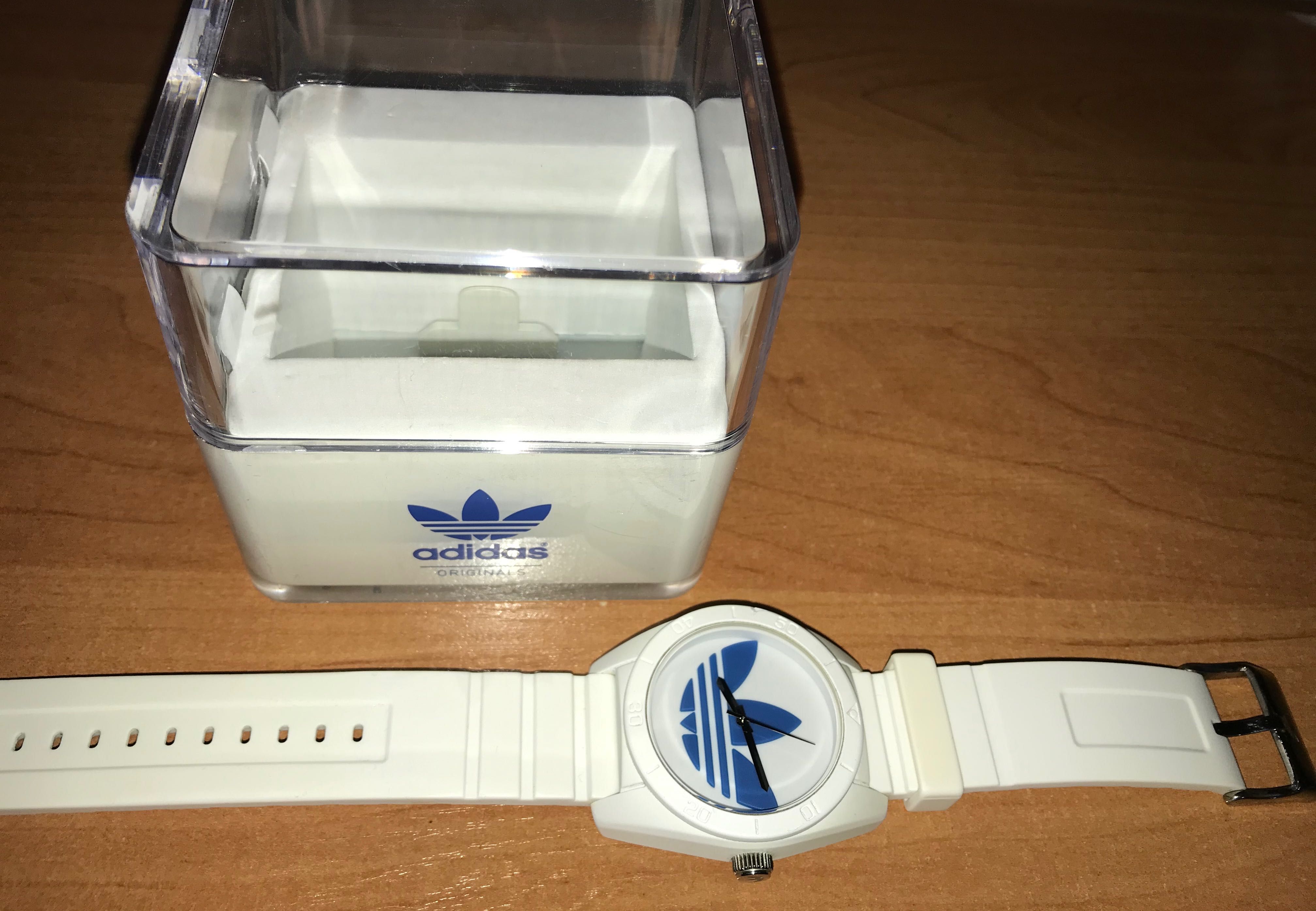vând ceas Adidas alb