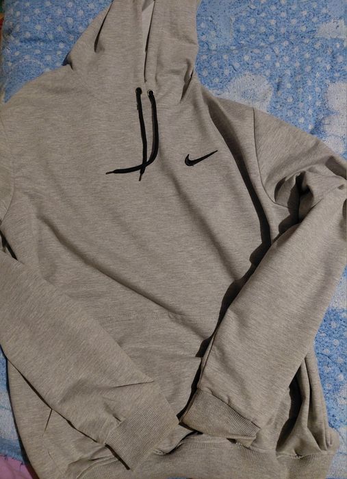 Худи серая Nike.