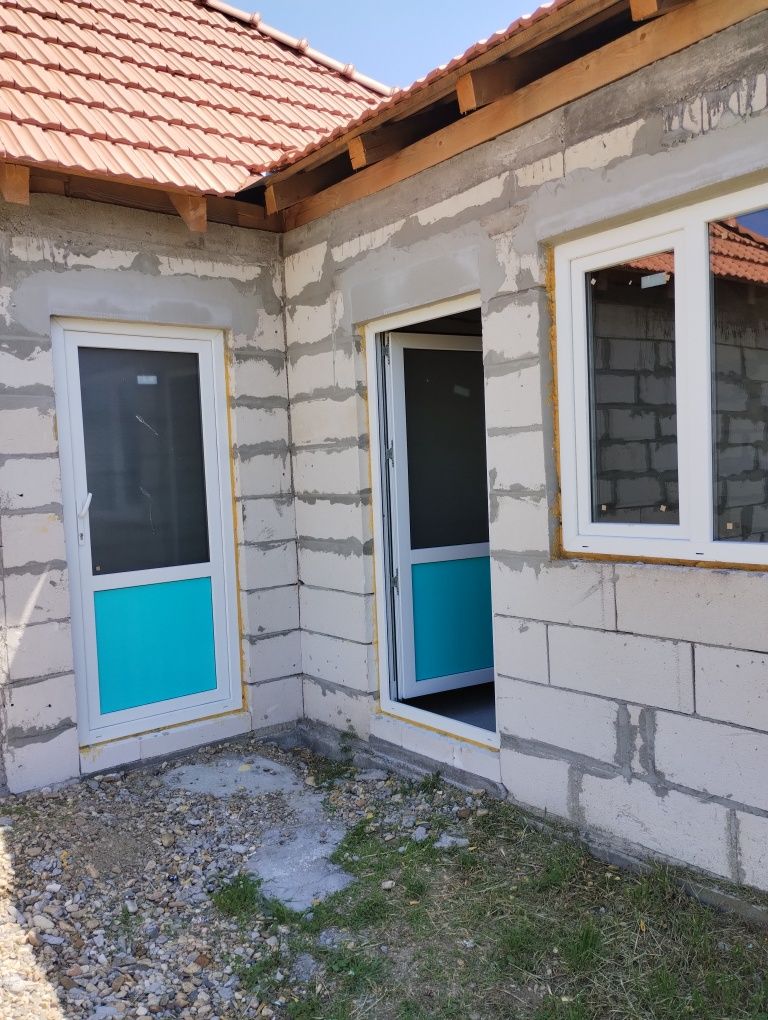 Casa nouă de vinzare