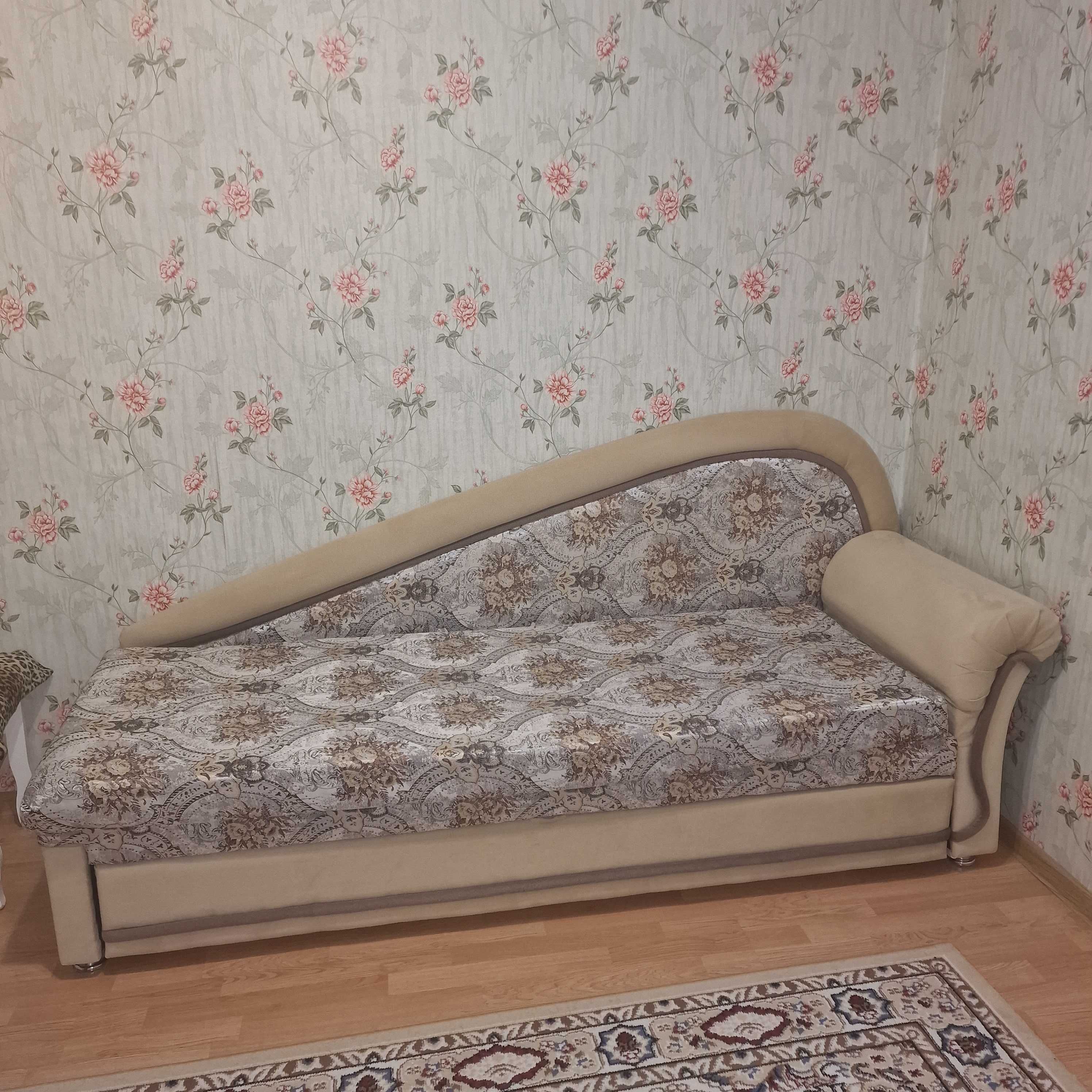 Диван и шкаф для зимних вещей 2 в 1