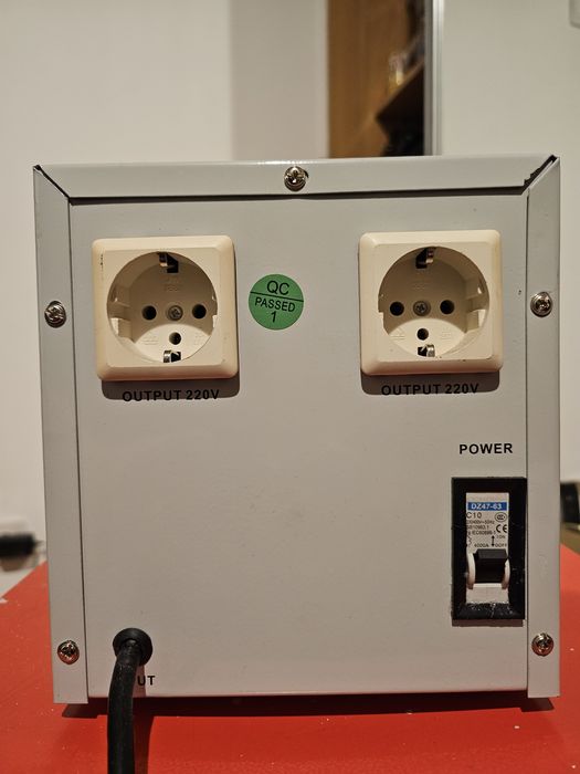 Stabilizator Regulator tensiune 2000VA retea priza 220V