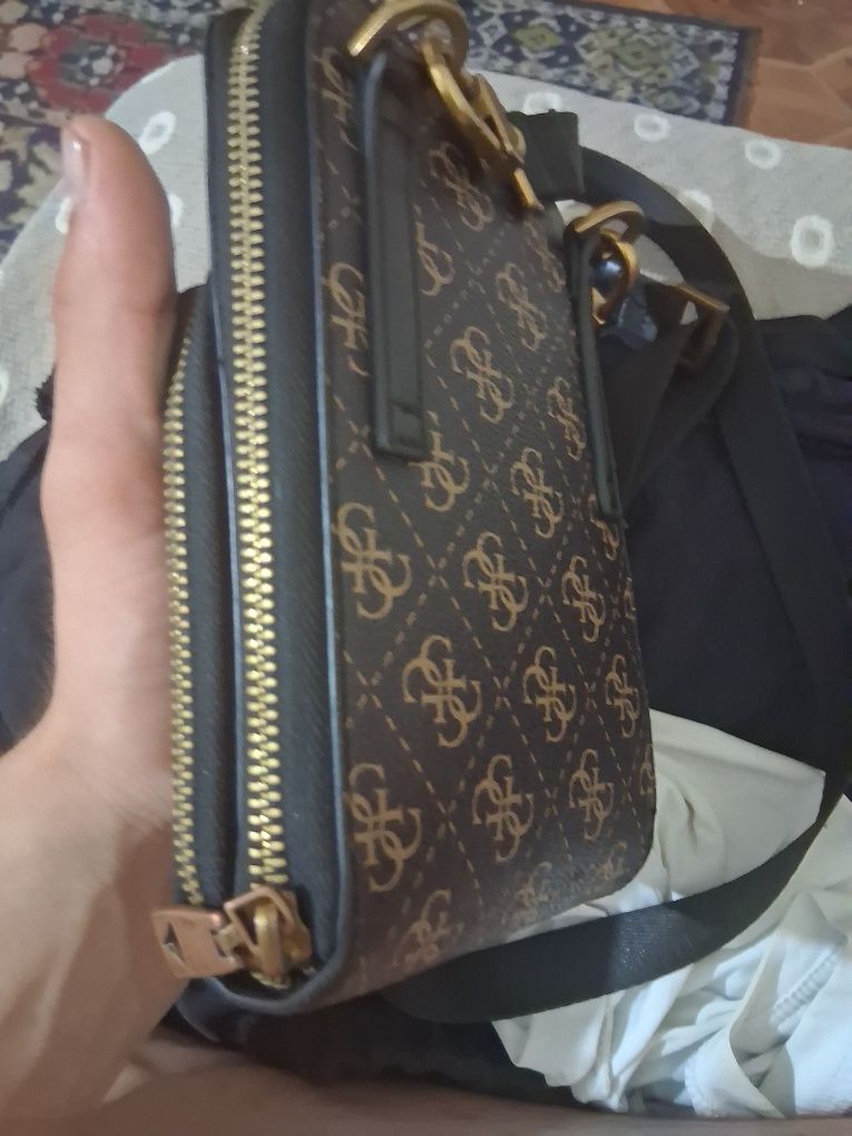 Guess мъжка кожена чанта