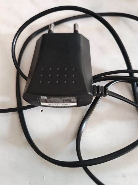 Vand 2Telefoane''Samsung GT-C3750 și GT-E2600'"