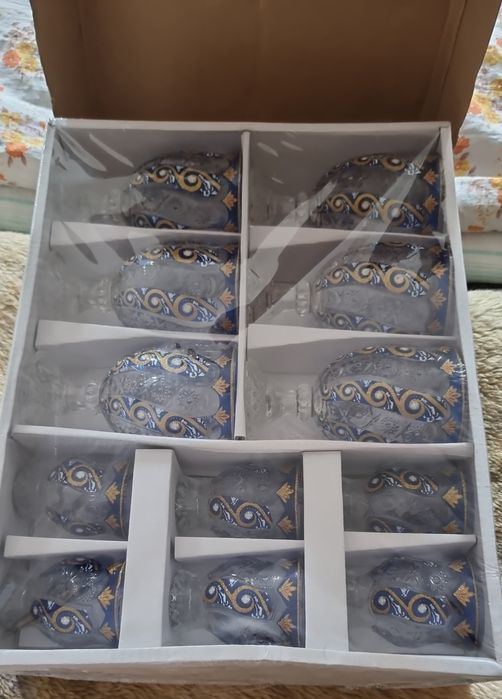 Набор фужеров . .