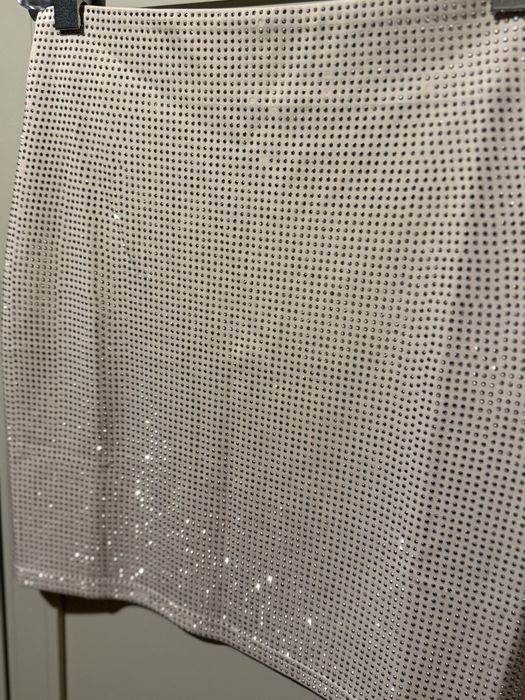 Бежова къса пола с пайети/камъчета