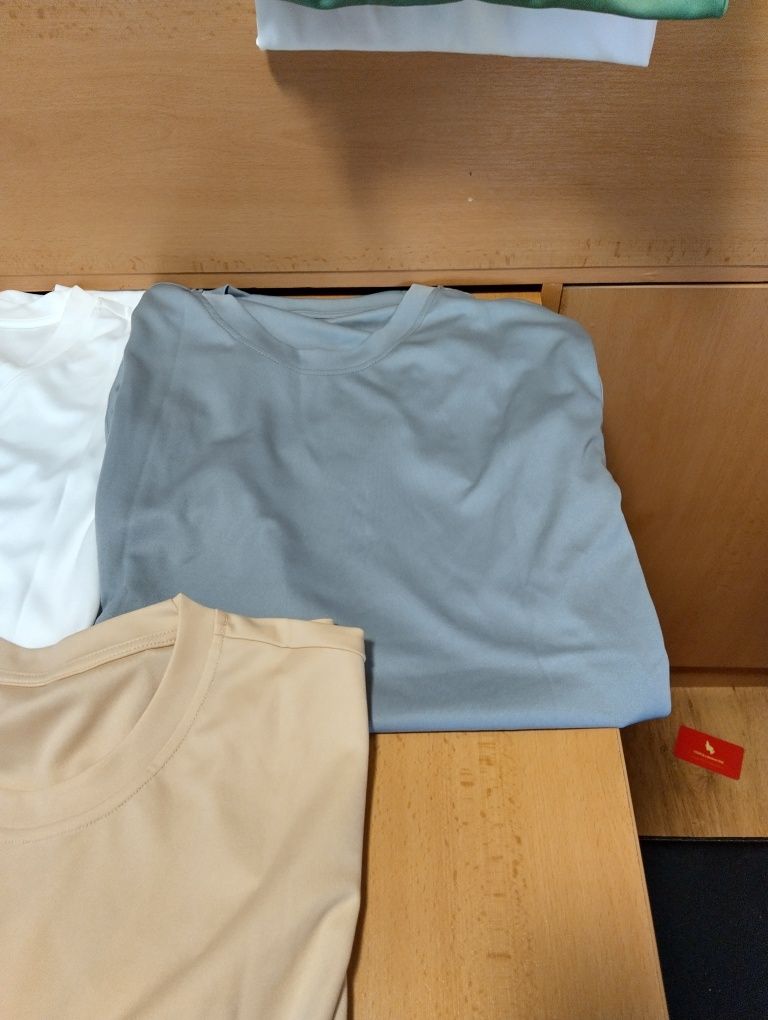 Мъжки тениски за работа и свободно време.