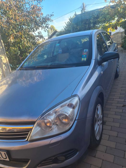 Vand Opel Astra H berlina, 1.7 Diesel, consum mic, AC/CD functionale