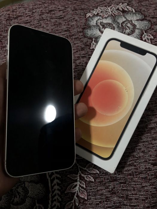 Продам Iphone 12