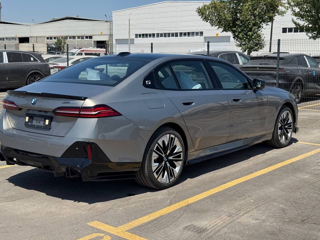 Натариус BMW i5 35L 2024 йил