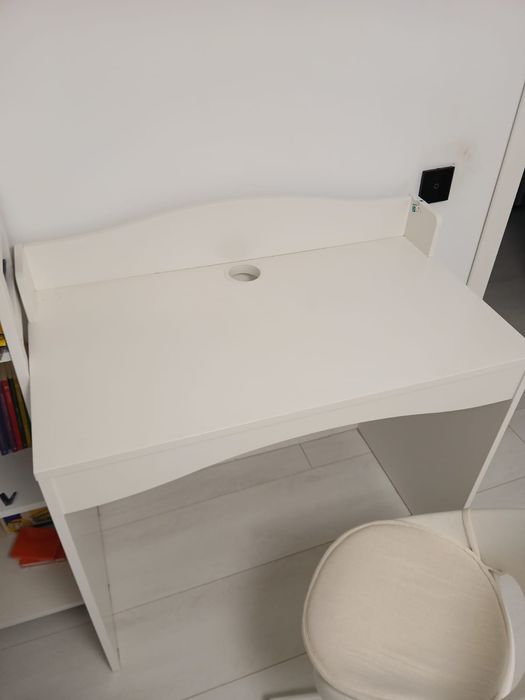 Vând pat 1persoana+saltea,birou,scaun birou