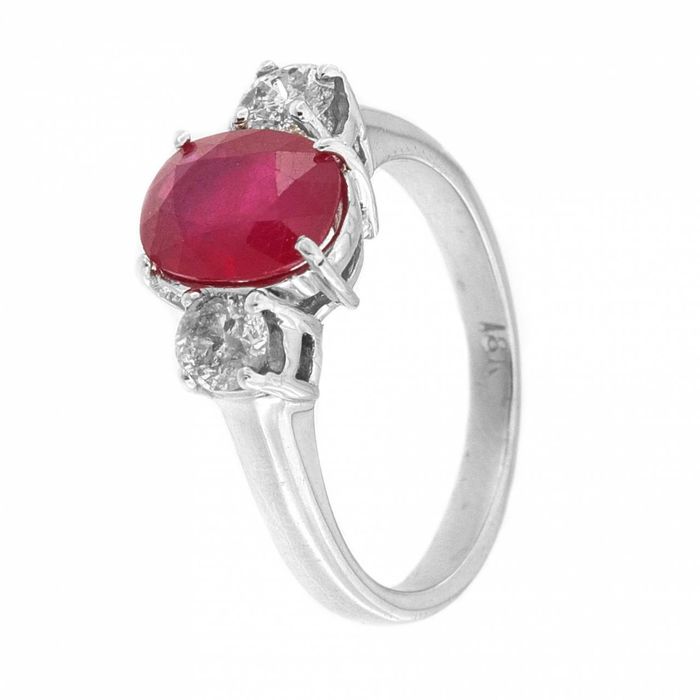Inel din aur alb 18k cu rubin si diamante naturale, IAU532