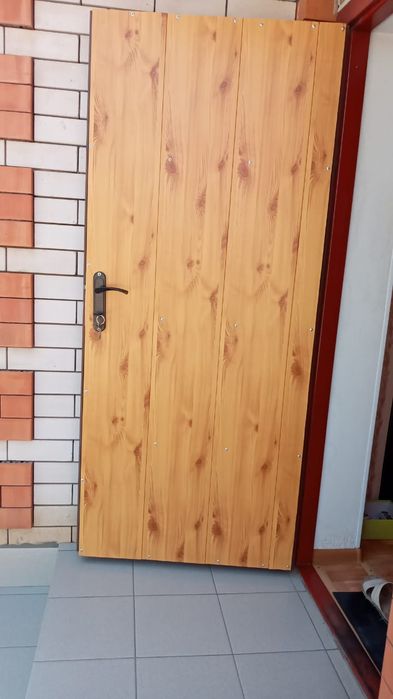 Ремонт дверей,замков,врезка,стекол