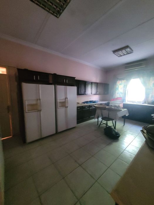 Продаётся 31 сотка Учтепа район вдоль дороги 12 комн фасад 69 метр