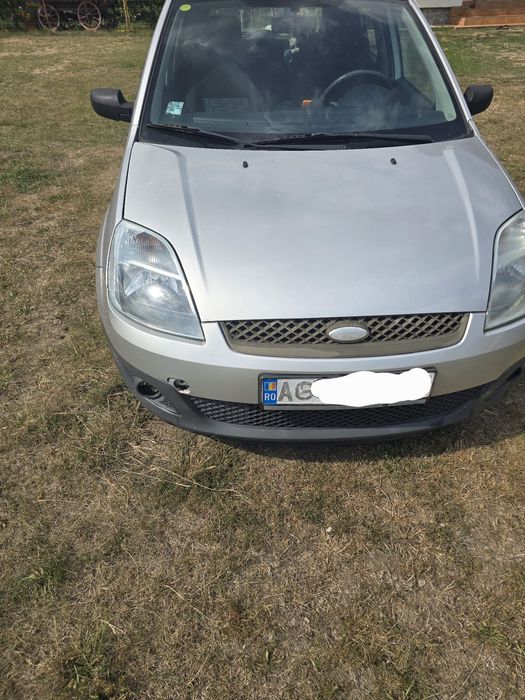 Vând Ford Fiesta 1.4