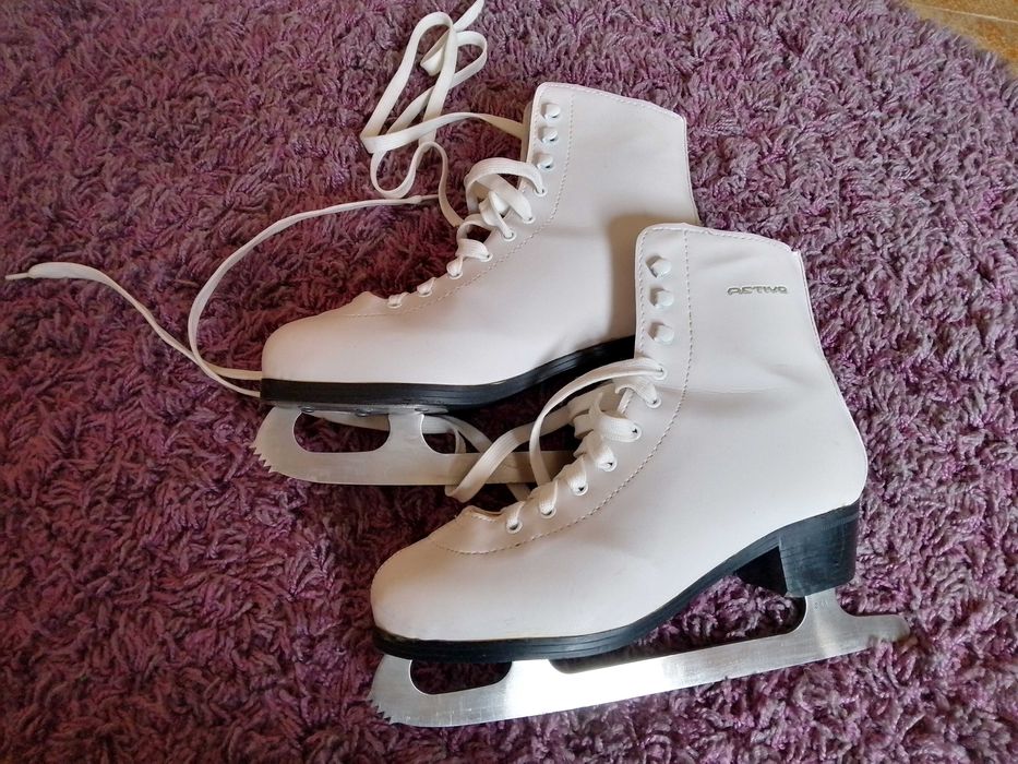 Patine dama, marime 40, aproape noi
