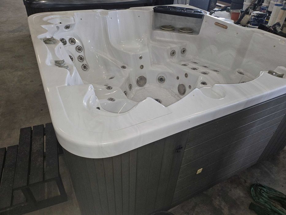 Jacuzzi 6-7 Persoane