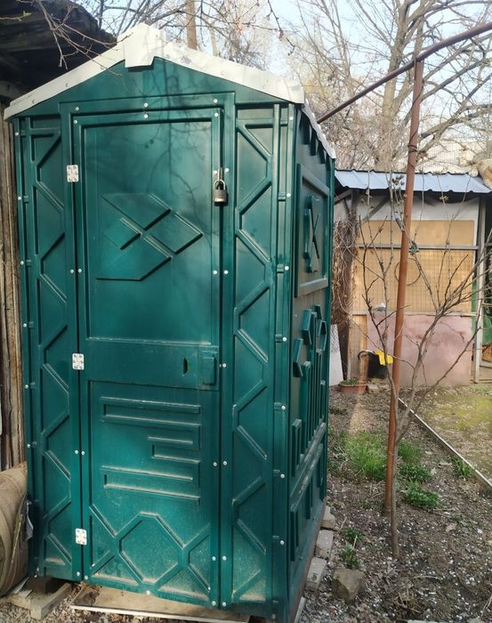 Туалет уличный пластиковый
