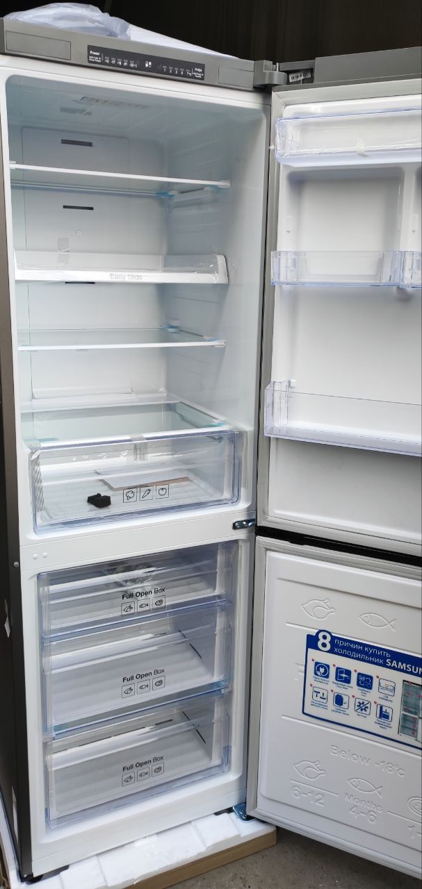 Холодильник Samsung RB29FSRNDSA