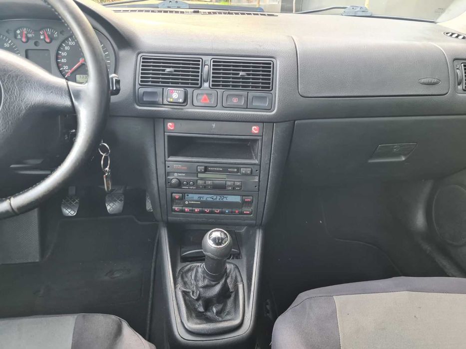 Продавам VW Golf IV ноември 1998 г ГАЗ/БЕНЗИН