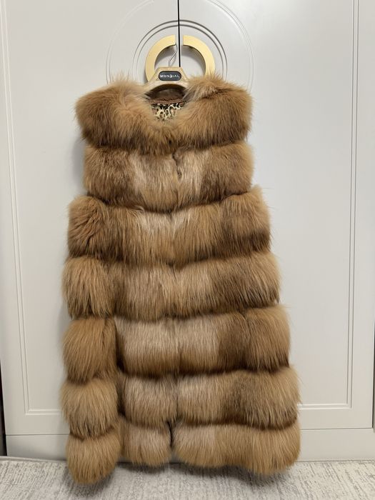 Жилет меховой очень теплый ,стильный без потертостей