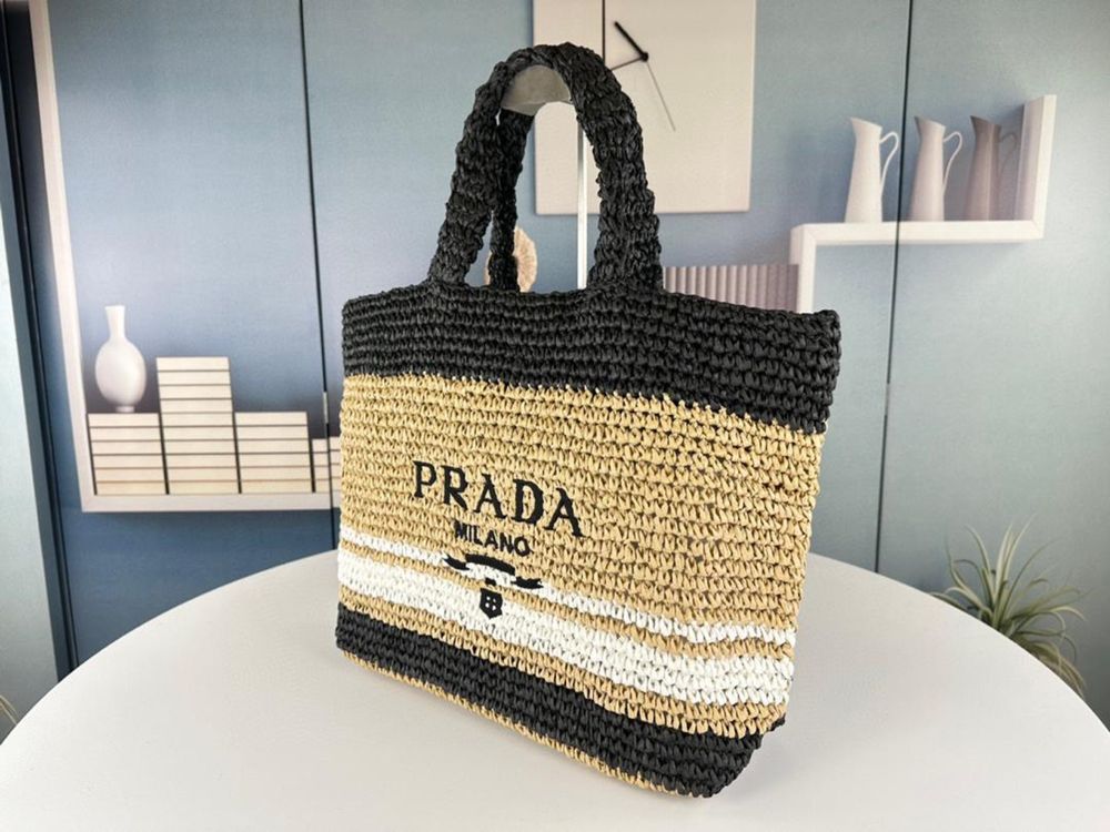 Страхотна дамска чанта Prada