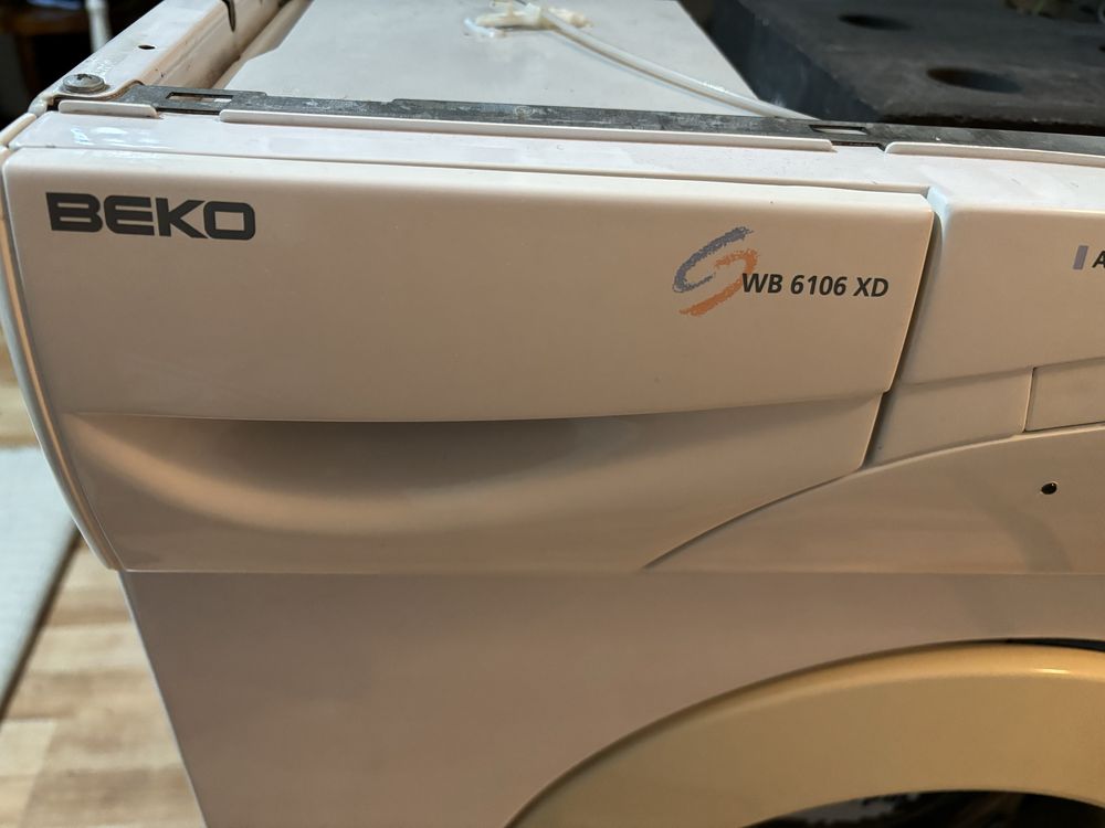 Продавам пералня Beko WB 6106 XD за части