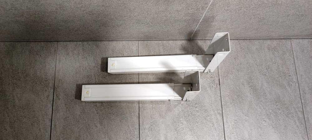 Кронштейны раздвижные, крепкие. Б. У. В хорошем состоянии.