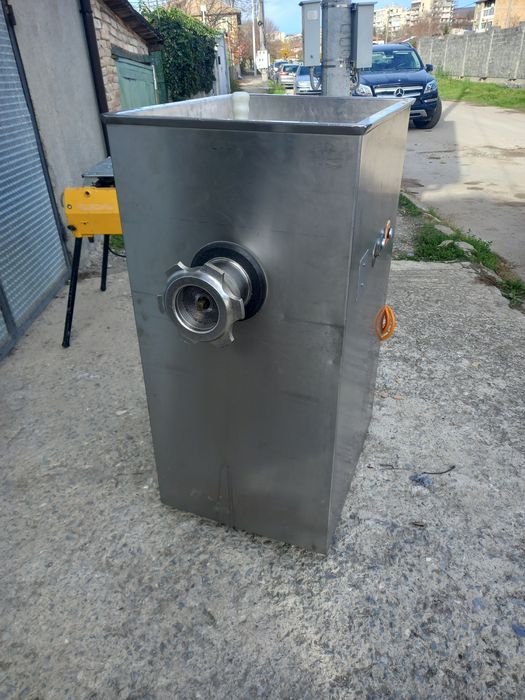 Професионална месомелачка