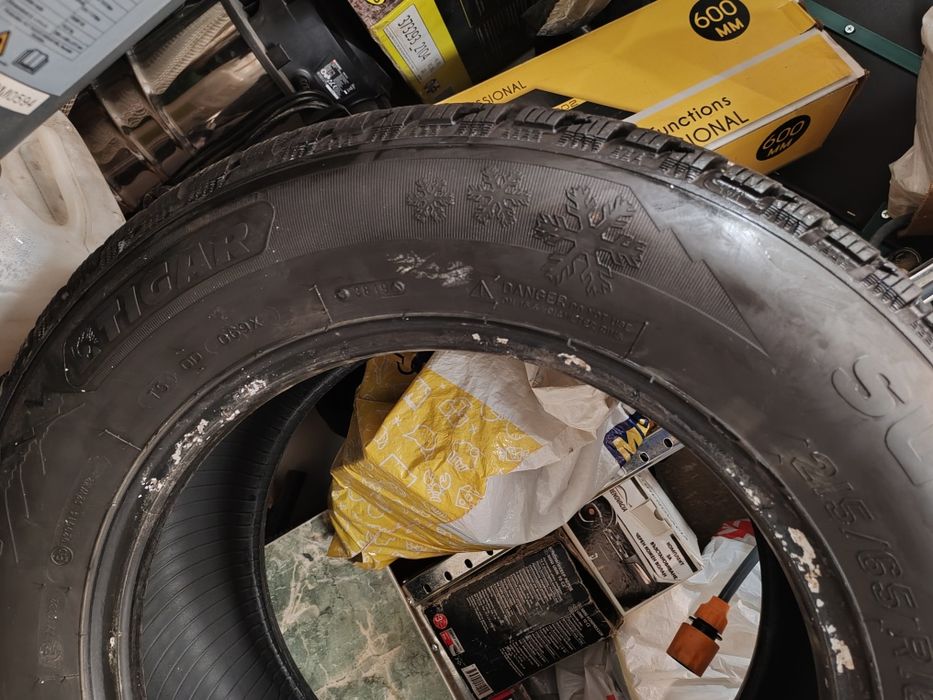 Зимни гуми 215/65 R16