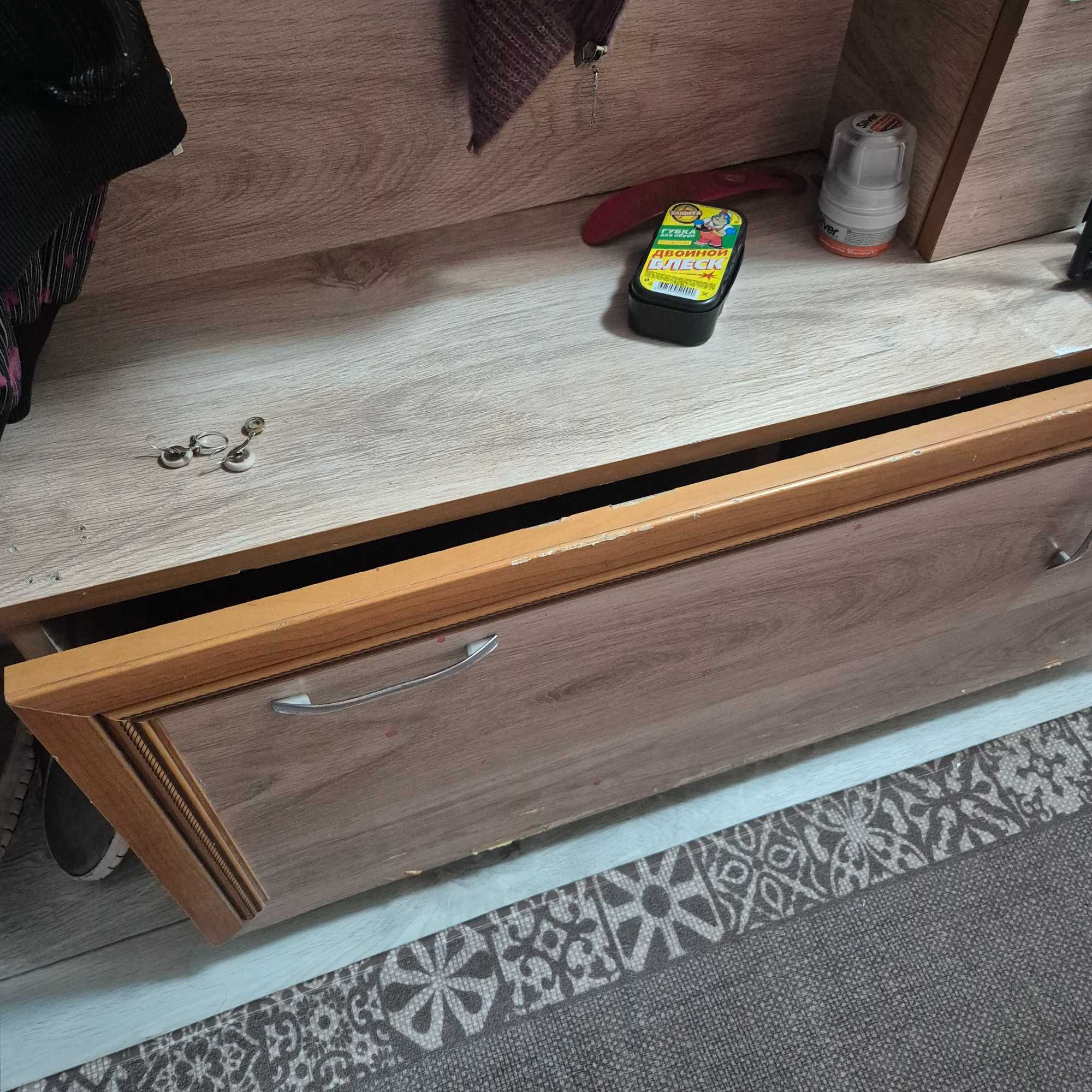 Шкаф в прихожую .