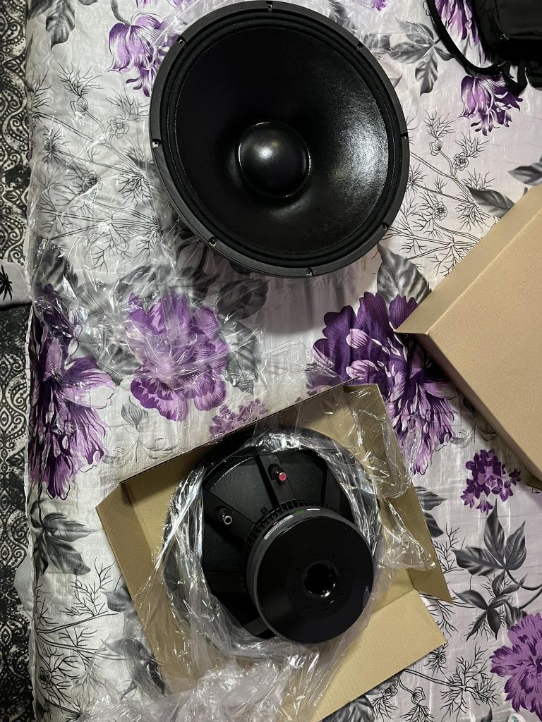 Продавам те се две бас каси BMS S330
