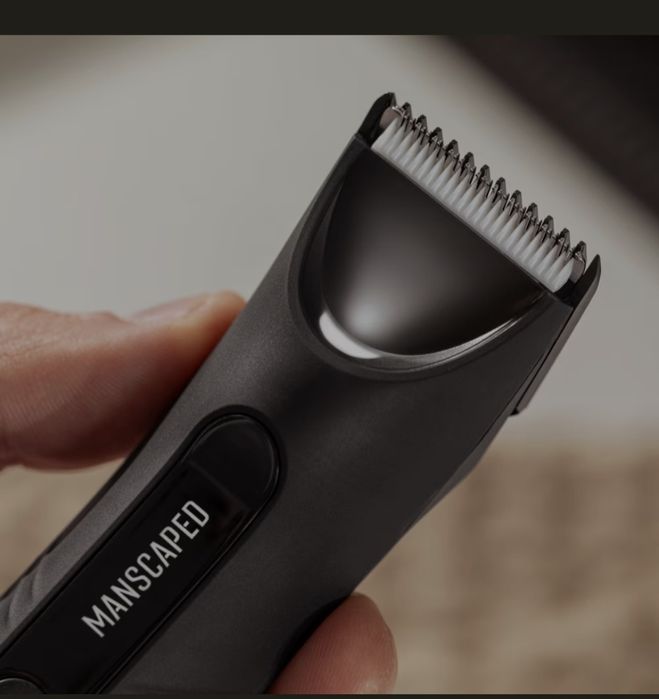 Aparat de tuns Manscaped include lumina cu led.