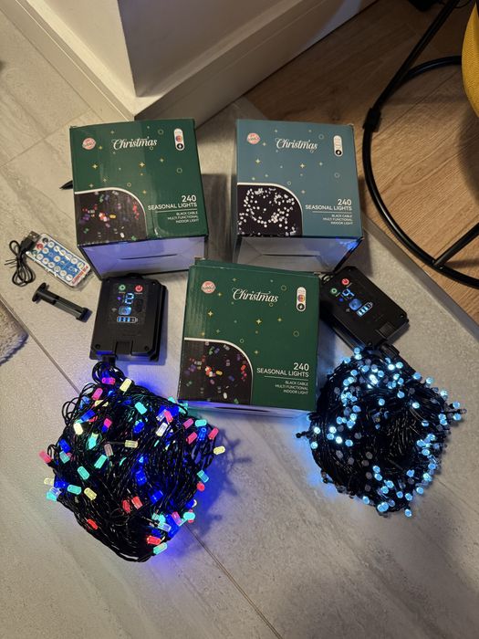 Instalatie pom de Craciun cu 240 beculete