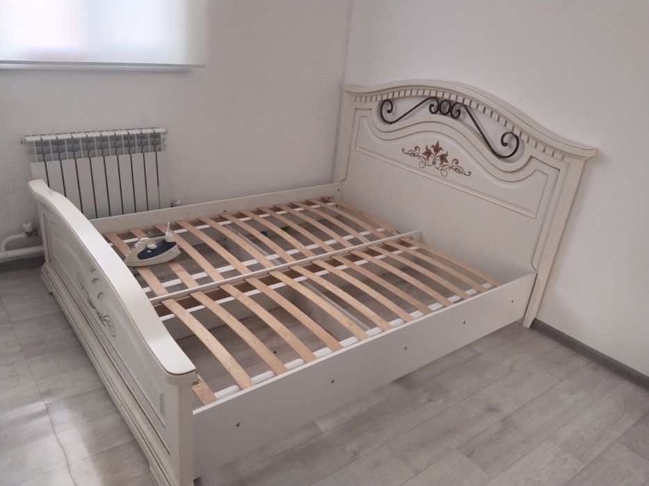 Диван двухспальный