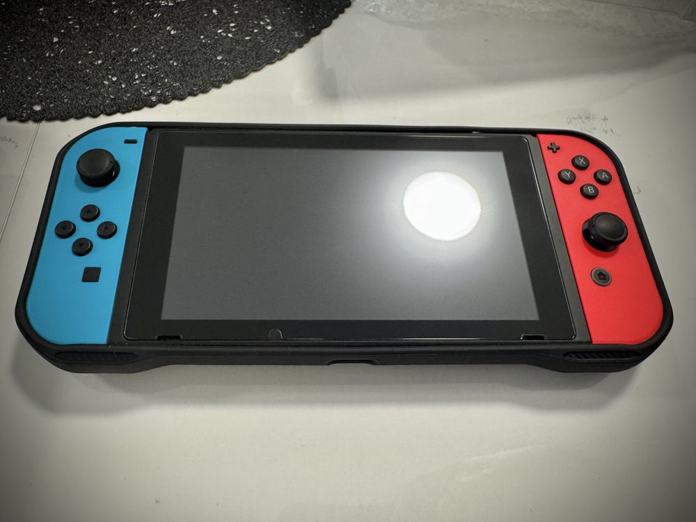 Nintendo Switch + протектор и кейс