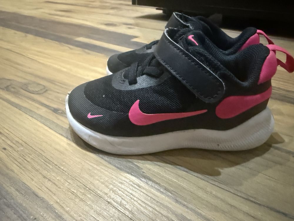 Сандали new balance и маратонки Nike