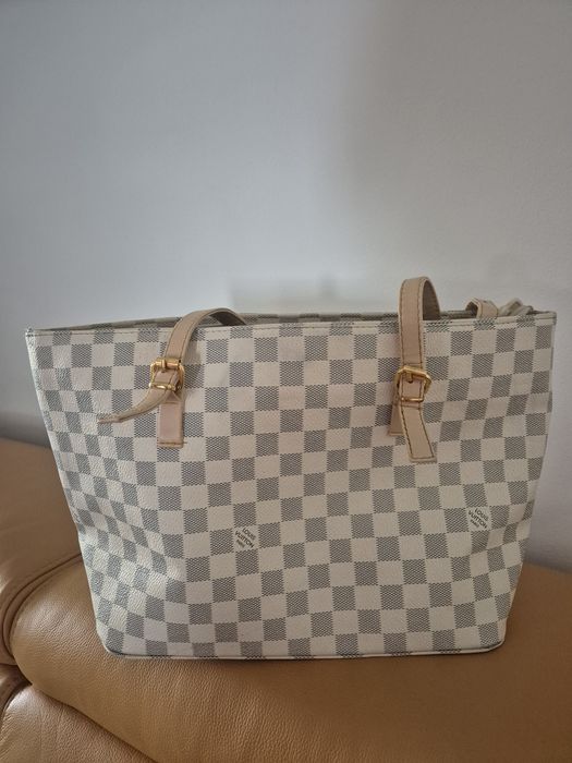 Vand genți ca noi,deosebite,elegante,de firma, unele piele natural