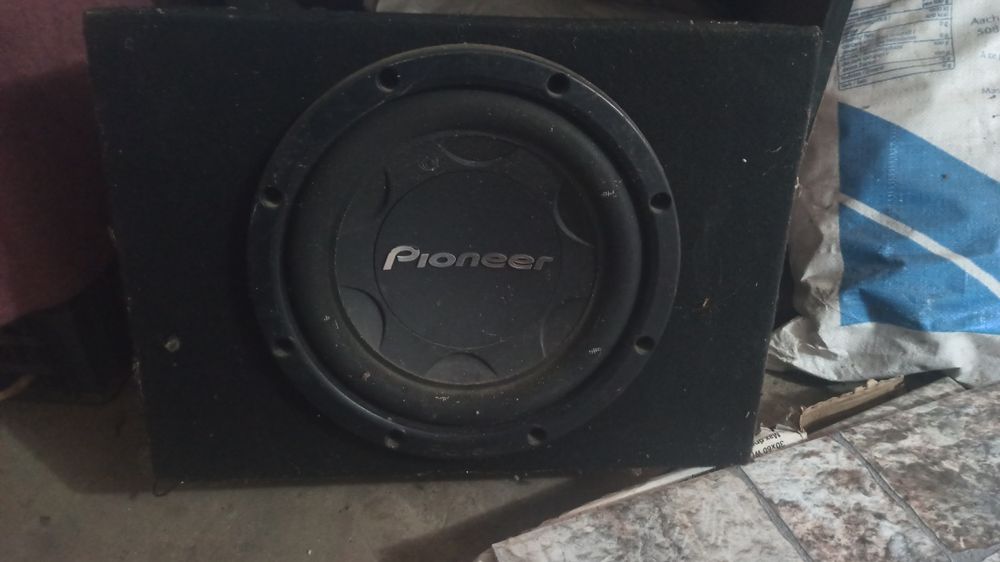 Subwoofer pioneer cu amplificator