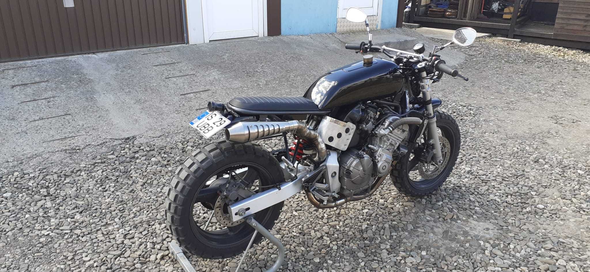 motocicleta honda scrambler (nu bobber nu cafe racer)