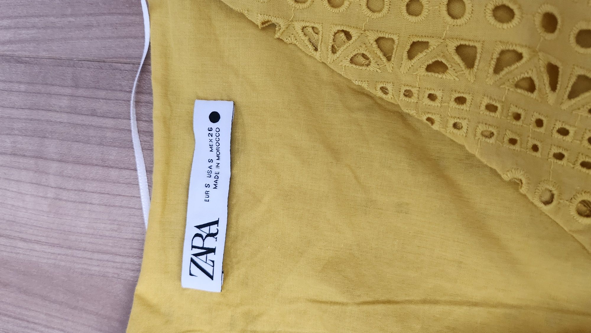 Нов топ Zara цвят горчица, размер S