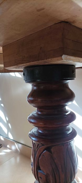 Masa ovală de colectie