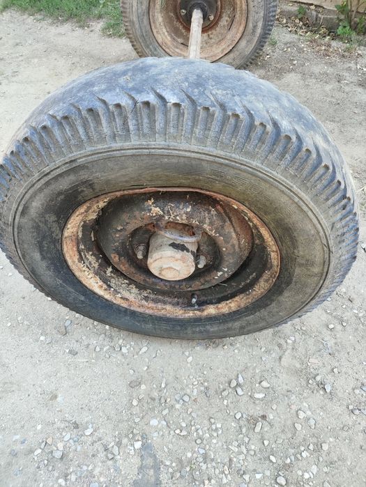 Punte pentru remorca cu genti de Aro.
1.2m intre roti, hexagon brut de