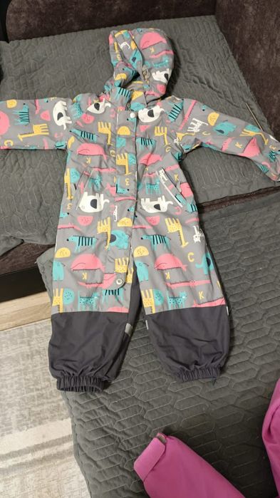 Продам осенние комбинезоны на девочку
